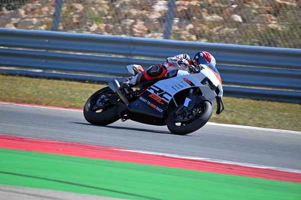 KTM RC 8C 2024 Test auf der Portimao GP-Strecke