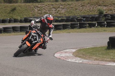 KTM 1390 Super Duke R auf der Strecke
