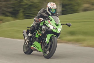 Kawasaki Ninja ZX-4RR Test auf der Landstraße 2024 Kawasaki Ninja ZX-4RR Test auf der Landstraße 2024