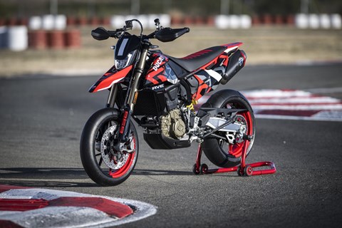 Neue leistungsstarke Supermoto Motorräder 2024