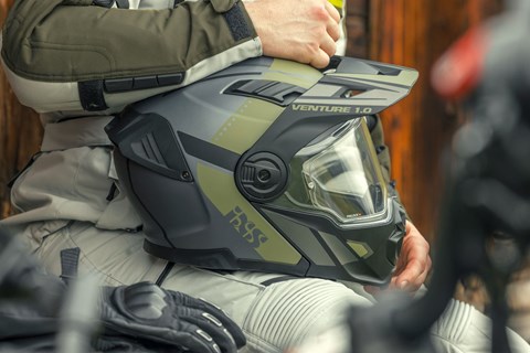 iXS präsentiert den neuen Venture 1.0 Flip-Up Helm