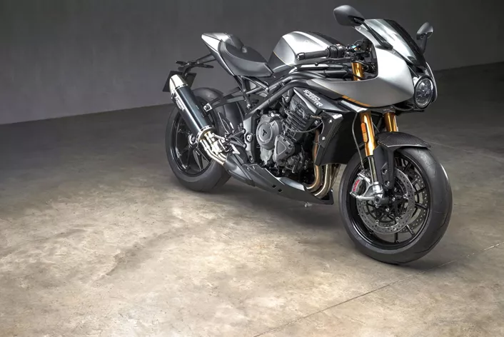 Triumph Motorcycles i švajcarski proizvođač luksuznih satova Breitling predstavljaju novu i strogo ograničenu specijalnu ediciju Speed Triple RR.