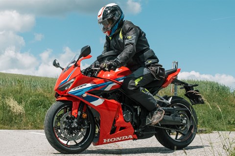 Motorradfahren lernen - die Grundlagen der Notbremsung