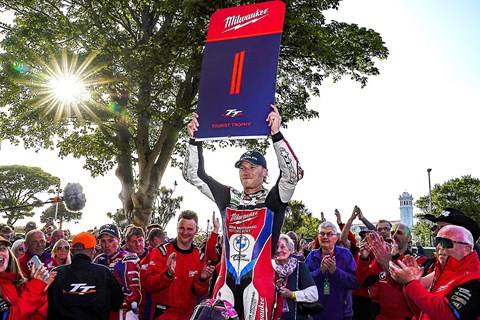 METZELER erlebt erfolgreiche Isle of Man TT 2024 