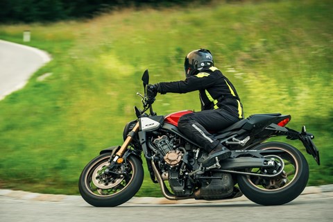 4-Zylinder Nakedbike mit Automatik Kupplung im Test