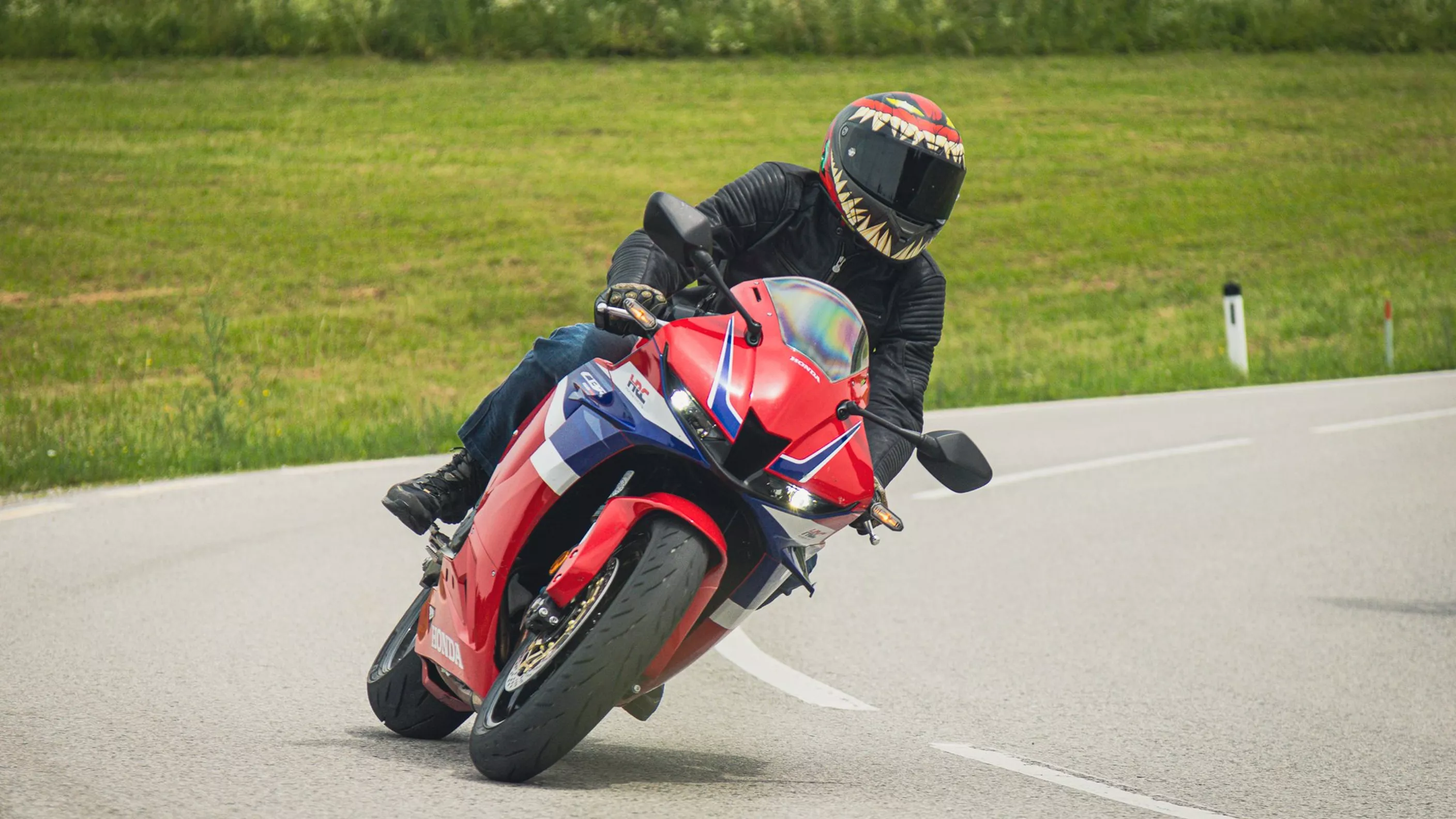 Honda CBR600RR 2024 Review on the Country Road Honda CBR600RR 2024 Review on the Country Road