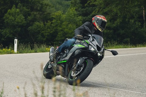 Kawasaki Ninja ZX-6R 2024 im Test: Power und Präzision