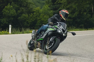 Kawasaki Ninja ZX-6R 2024 im Test: Power und Präzision Kawasaki Ninja ZX-6R 2024 im Test: Power und Präzision