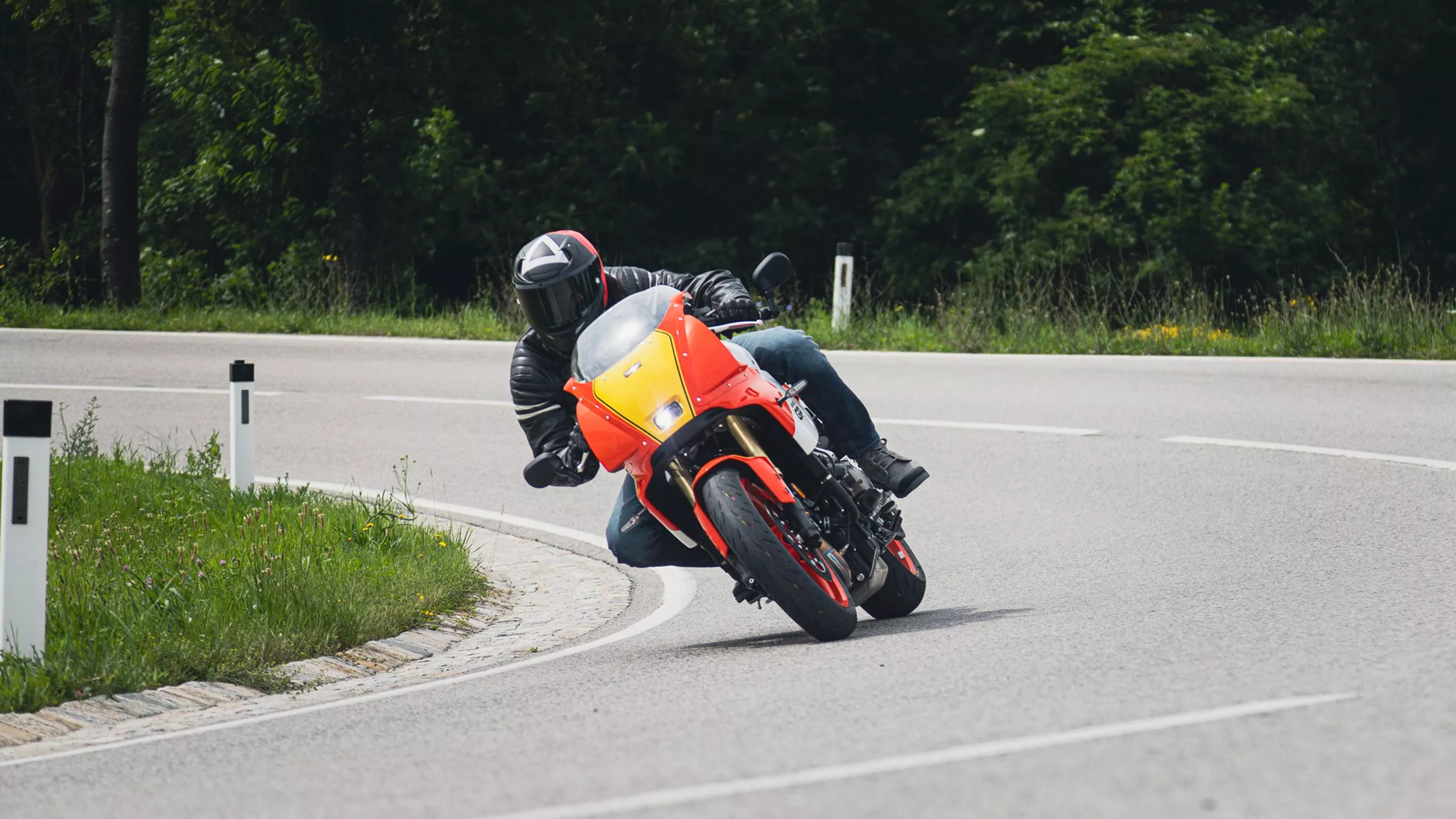 Yamaha XSR900 GP 2024 Test: Retro trifft auf moderne Technik Yamaha XSR900 GP 2024 Test: Retro trifft auf moderne Technik
