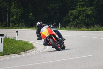 Yamaha XSR900 GP 2024 Test: Retro trifft auf moderne Technik Yamaha XSR900 GP 2024 Test: Retro trifft auf moderne Technik