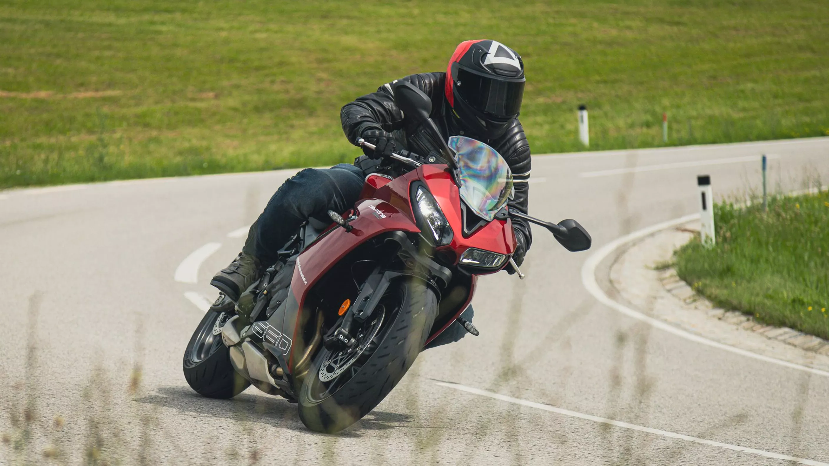 Triumph Daytona 660 : La nouvelle référence pour les supersports de route ? Triumph Daytona 660 : La nouvelle référence pour les supersports de route ?