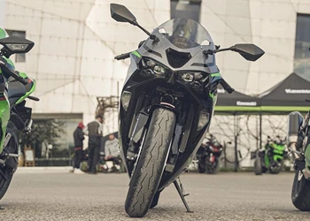 Kawasaki Ninja ZX-4RR vs. ZX-6R vs. ZX-10R 2024 Kawasaki Ninja ZX-4RR vs. ZX-6R vs. ZX-10R 2024