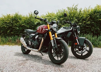 Husqvarna Vitpilen 401 vs. Triumph Speed 400 Husqvarna Vitpilen 401 vs. Triumph Speed 400
