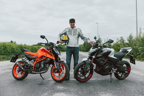 KTM Duke 390 vs. CFMoto 450 NK: Günstige Nakedbikes im Vergleich