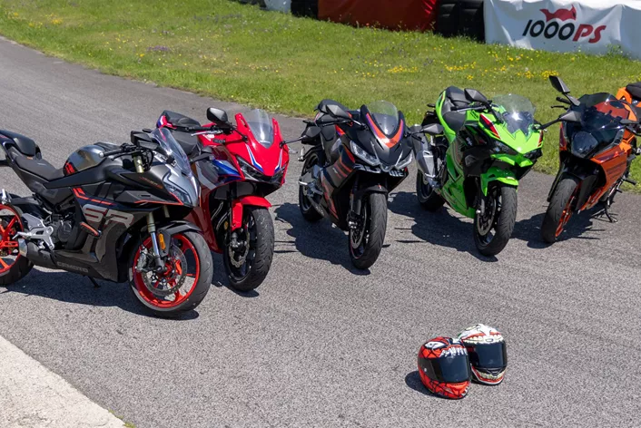 In der Welt der sportlichen A2-Motorräder gibt es eine Vielzahl an Optionen, die sowohl Einsteigern als auch erfahrenen Fahrern erstklassige Leistung und Fahrspaß bieten. In diesem Vergleichstest nehmen wir die CFMOTO 450SR S, KTM RC 390, Aprilia RS 457, Kawasaki Ninja 500 SE und Honda CBR500R unter die Lupe.