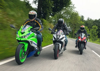 Kawasaki Ninja ZX-4RR vs. Suzuki GSX-8R vs. Triumph Daytona Kawasaki Ninja ZX-4RR vs. Suzuki GSX-8R vs. Triumph Daytona
