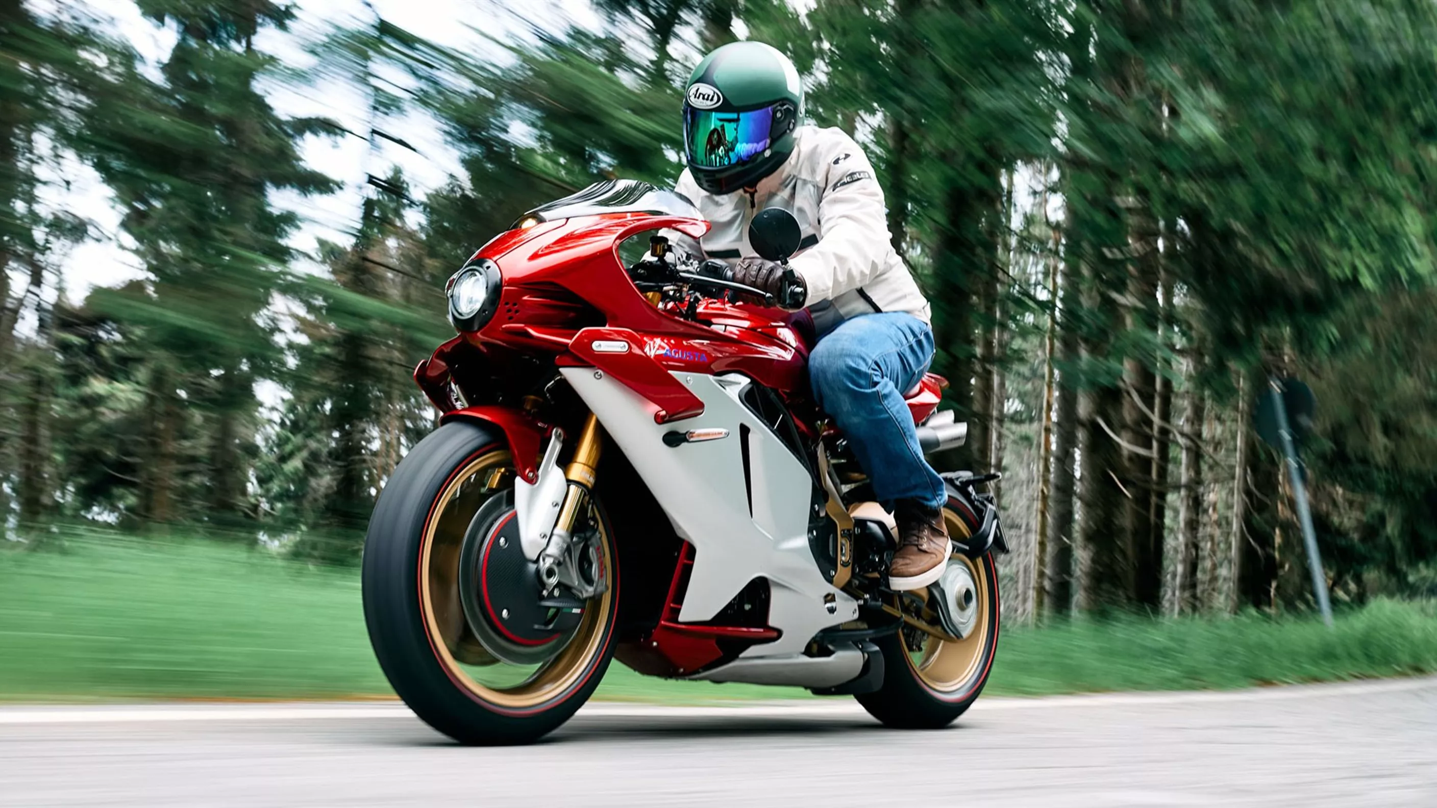 MV Agusta Superveloce 1000 Serie Oro Test MV Agusta Superveloce 1000 Serie Oro Test