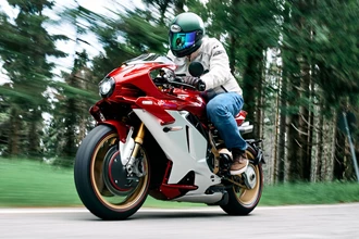 MV Agusta Superveloce 1000 Serie Oro Test MV Agusta Superveloce 1000 Serie Oro Test
