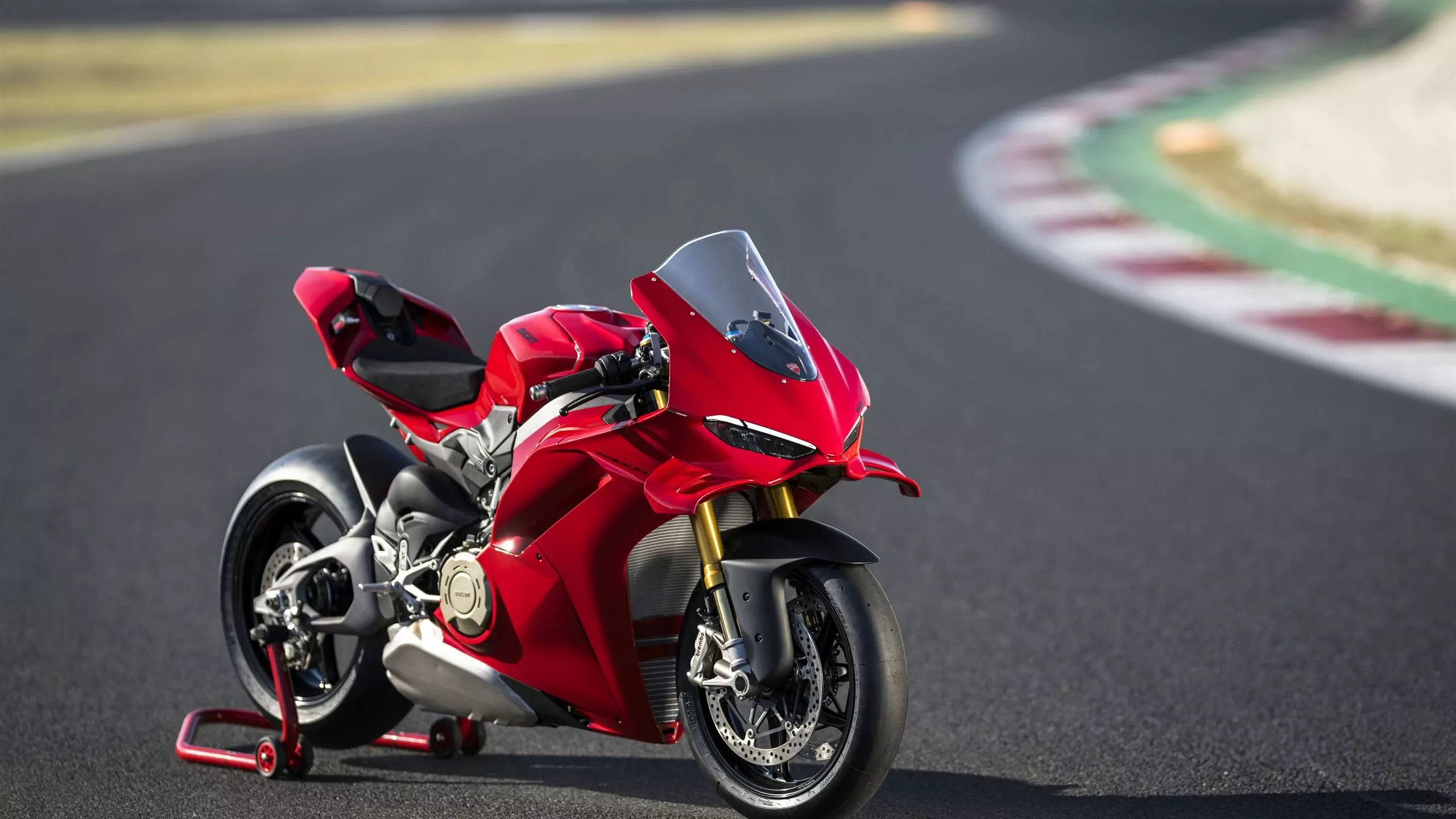 ÚJ Ducati Panigale V4 2025 ÚJ Ducati Panigale V4 2025