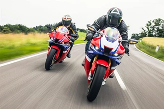 Muss es die Große sein? Honda CBR600RR vs. Fireblade SP Muss es die Große sein? Honda CBR600RR vs. Fireblade SP