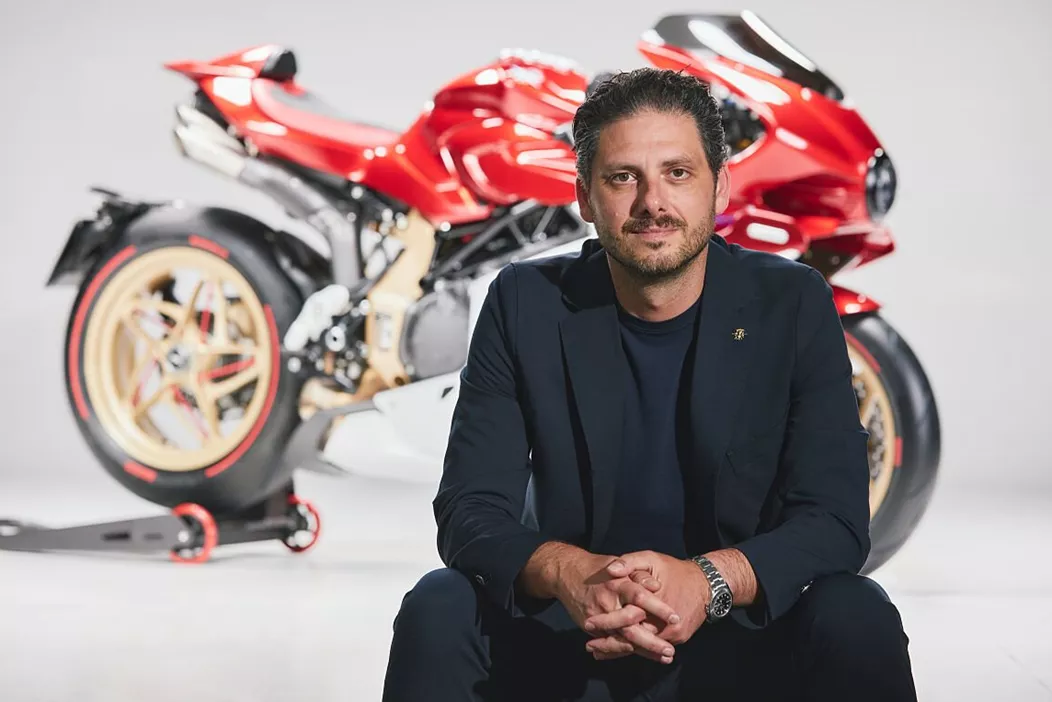 Poky spricht mit Luca Martin, dem Chief Operating Officer von MV Agusta über den Einfluss der Pierer Mobility, neue Ambitionen in der MotoGP und den Spagat zwischen Exklusivität und Wirtschaftlichkeit.