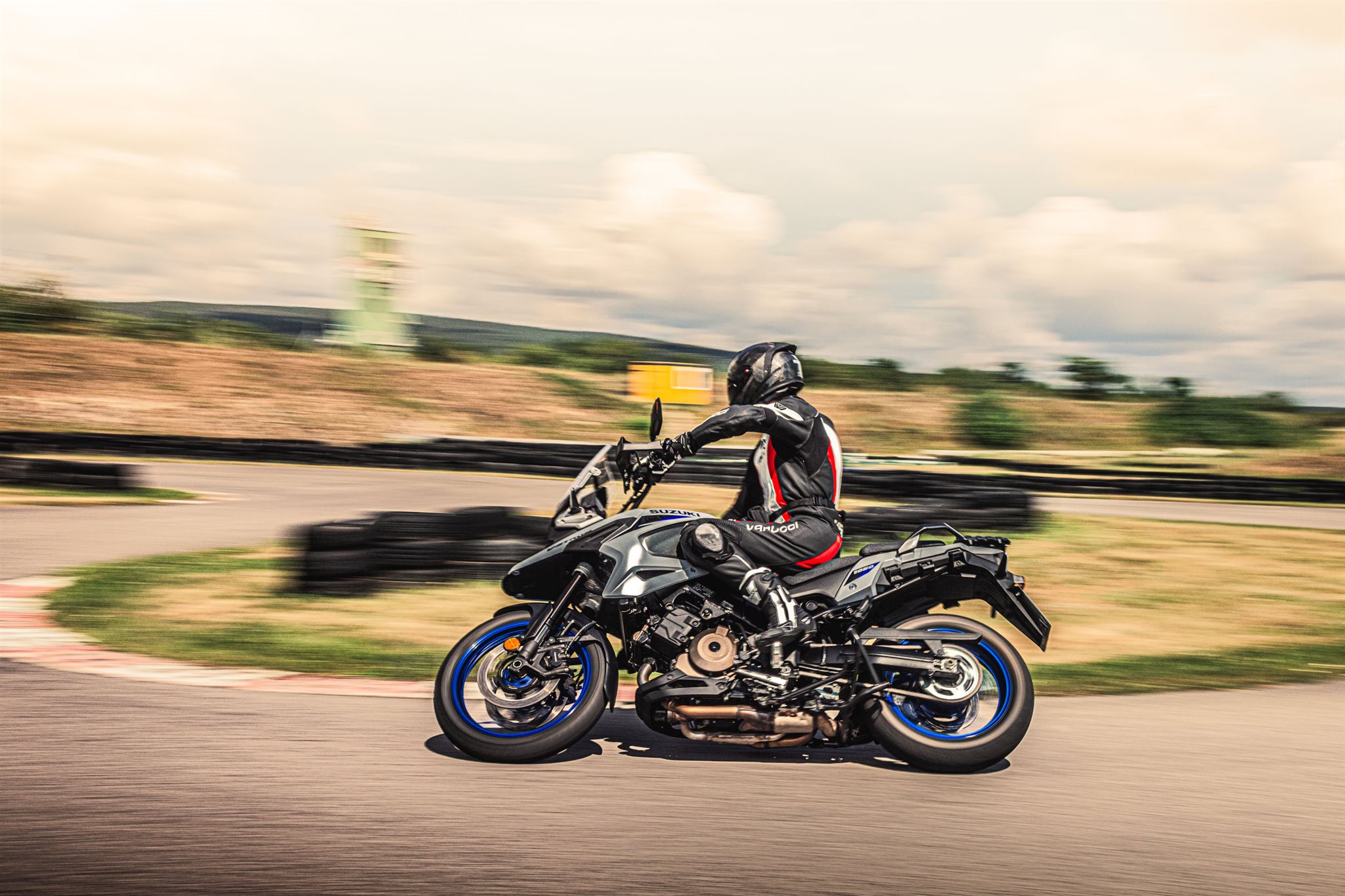 1000 HP Test Pilot Experiences with Suzuki V-Strom 10