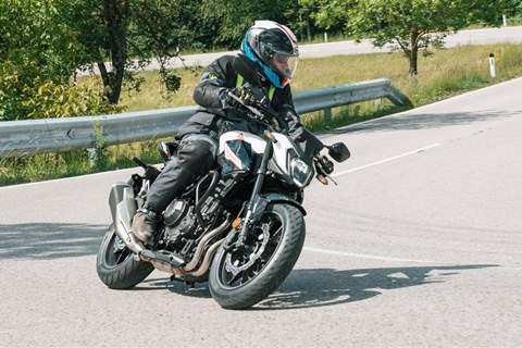Hinterschneiden? Besseres Kurvenfahren mit dem Motorrad!