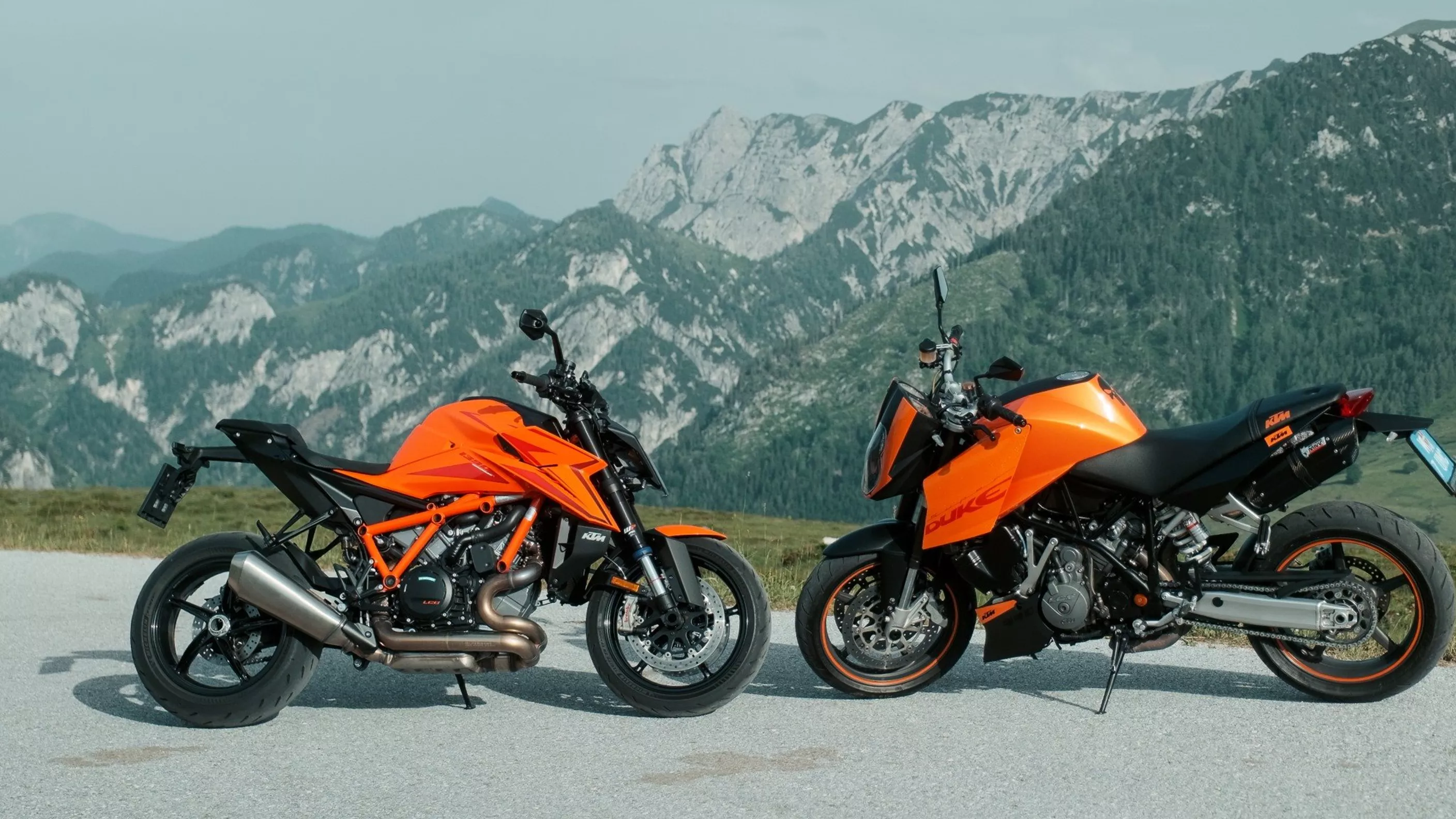 KTM 990 Super Duke 2006 vs. KTM 1390 Super Duke R EVO 2024 KTM 990 Super Duke 2006 vs. KTM 1390 Super Duke R EVO 2024