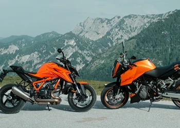 KTM 990 Super Duke 2006 vs. KTM 1390 Super Duke R EVO 2024 KTM 990 Super Duke 2006 vs. KTM 1390 Super Duke R EVO 2024