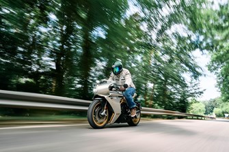 MV Agusta Superveloce 800 S 2024 im Test - mehr als nur schön? MV Agusta Superveloce 800 S 2024 im Test - mehr als nur schön?
