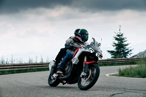 MV Agusta Enduro Veloce 2024 Fahrbericht inkl. Sozius-Test MV Agusta Enduro Veloce 2024 Fahrbericht inkl. Sozius-Test