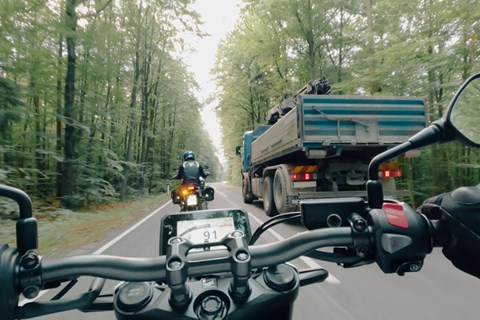 Motorradfahren lernen - die richtige Überholtechnik