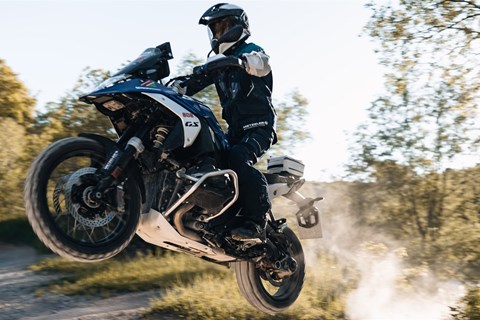SENA ist Partner der BMW GS-Trophy in Namibia 2024