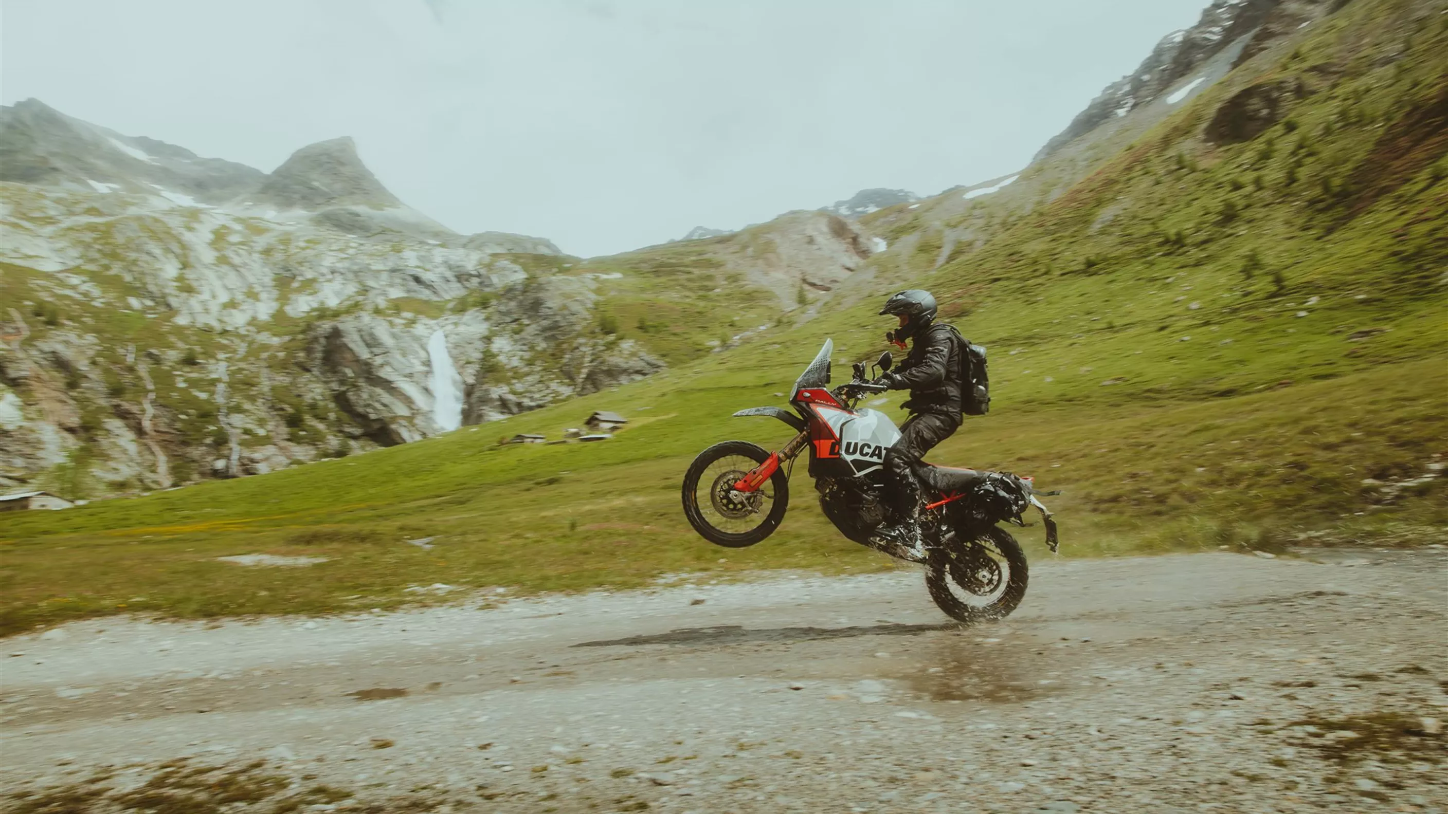 Ducati Desert X Rally Batı Alpleri'nde - Seyahat Uygunluğu Testi Ducati Desert X Rally Batı Alpleri'nde - Seyahat Uygunluğu Testi