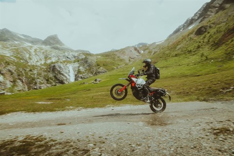 Ducati Desert X Rally in den Westalpen - Reisetauglichkeit Test