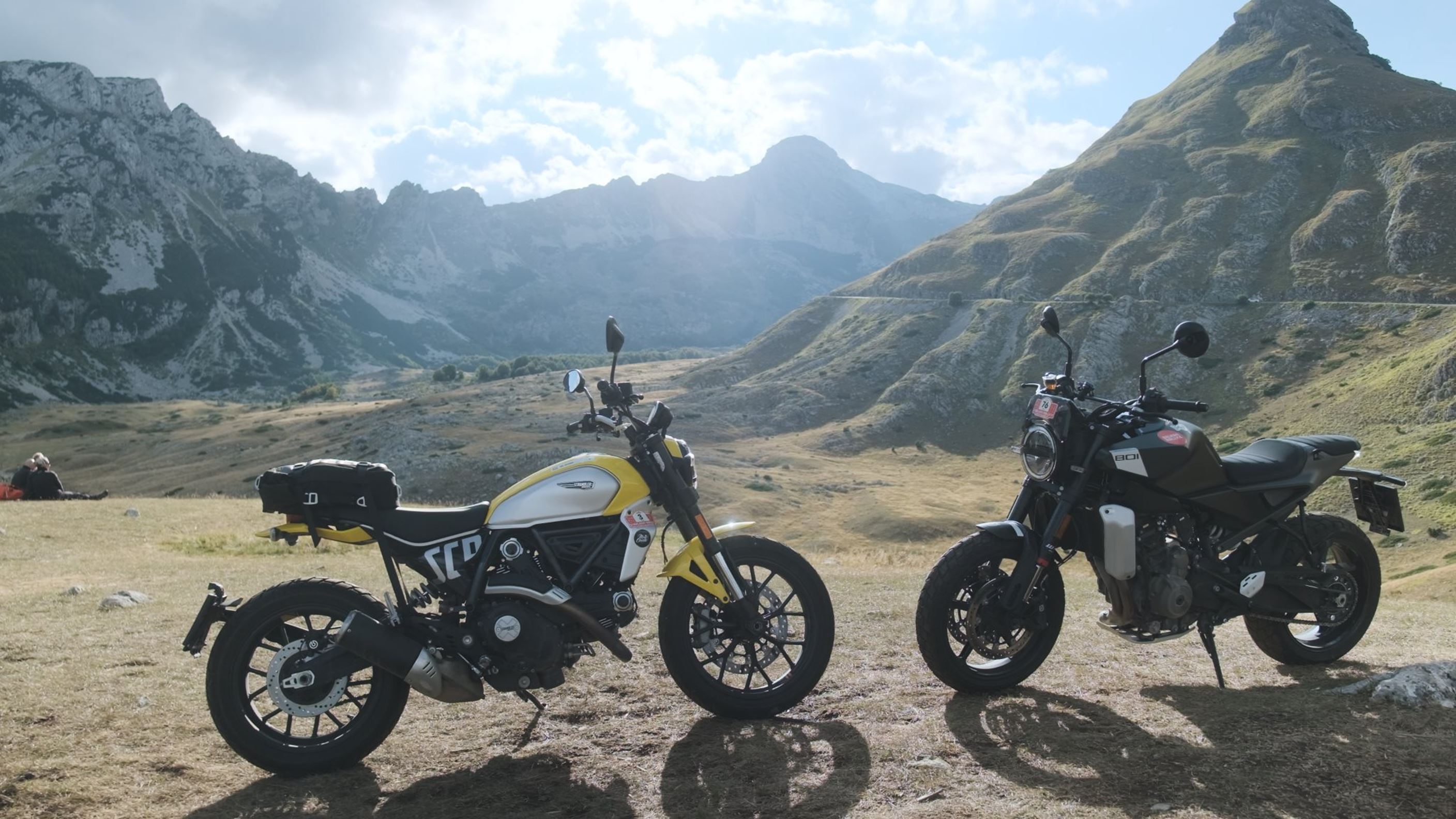 Ducati Scrambler 800 vs. Husqvarna Svartpilen 801 összehasonlításban Ducati Scrambler 800 vs. Husqvarna Svartpilen 801 összehasonlításban