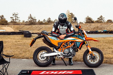 KTM 690 SMC R im Rundenzeit-Test