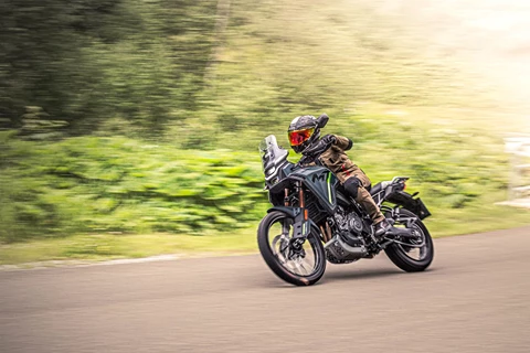 CFMOTO 450 MT im Test: Leichtgewichtige Reiseenduro für A2-Fahrer CFMOTO 450 MT im Test: Leichtgewichtige Reiseenduro für A2-Fahrer