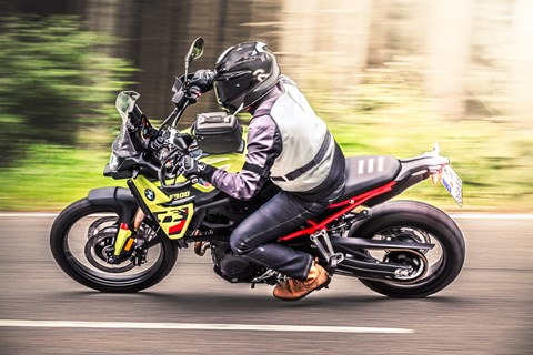 BMW F 900 GS 2024 Test: Auch auf der Landstraße gut?