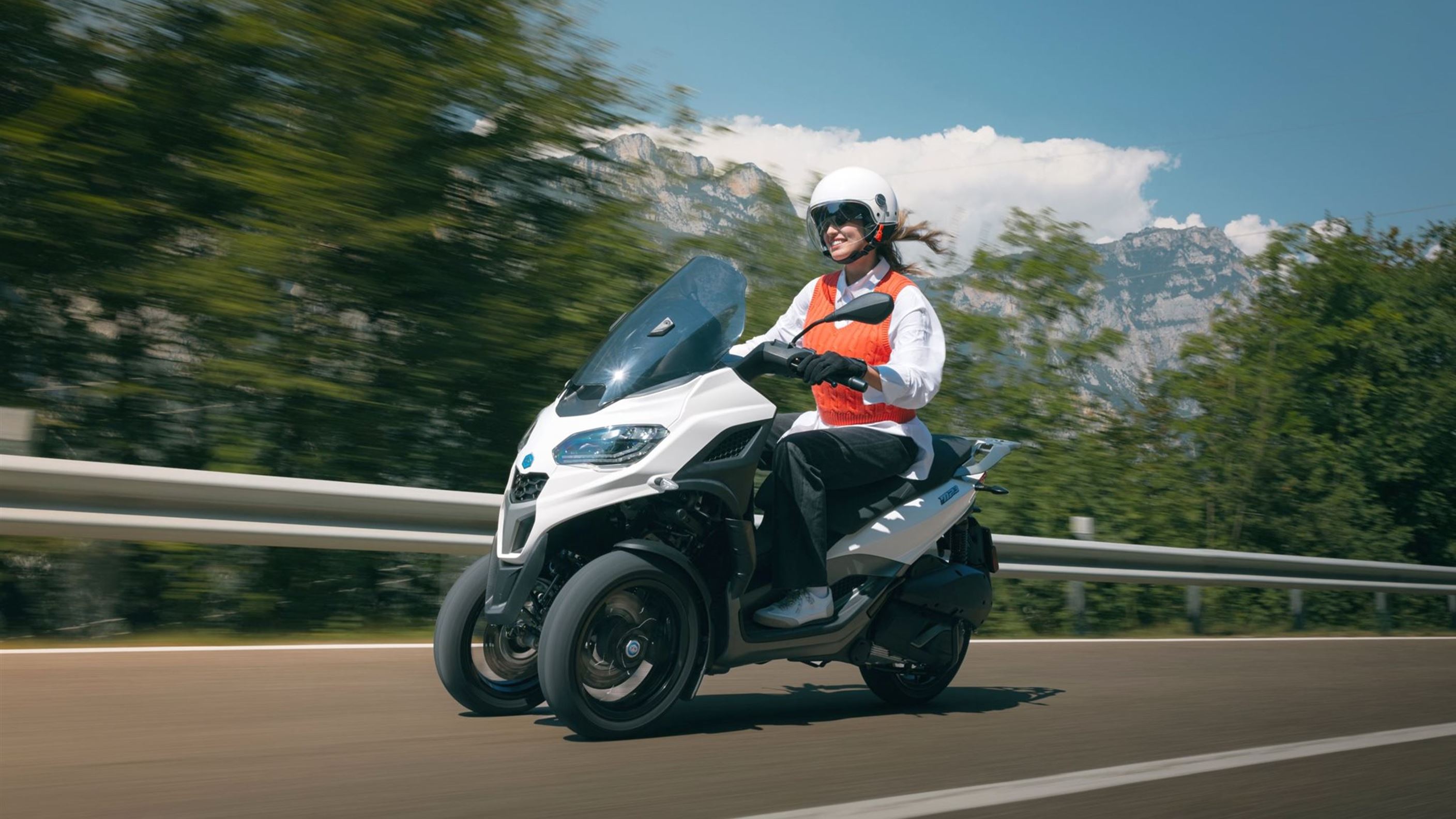 Nowy Piaggio MP3 310 trójkołowy skuter 2025 Nowy Piaggio MP3 310 trójkołowy skuter 2025
