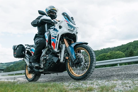 Motorradfahren lernen - Fahren auf Schotter, Sand und Gras Motorradfahren lernen - Fahren auf Schotter, Sand und Gras