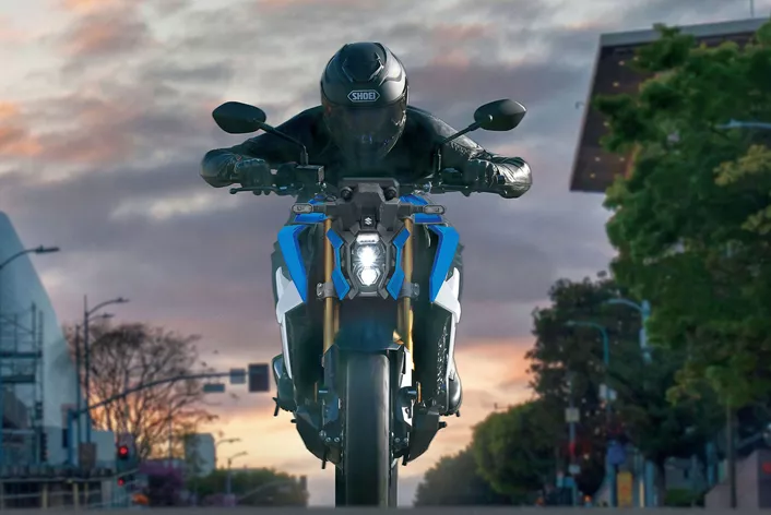 GSX-S1000 patří mezi Power Naked Bikey ze staré školy a právě díky tomu je tak oblíbená. Japonský výrobce nyní pro rok 2025 model přepracoval a zaměřil se na přání zákazníků.