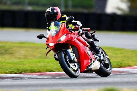 Rennstrecken Rookie VS. Panigale V4 - Ducati 4 You Oschersleben 