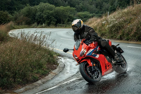 Motorradfahren lernen - was tun bei Schlechtwetter? Motorradfahren lernen - was tun bei Schlechtwetter?