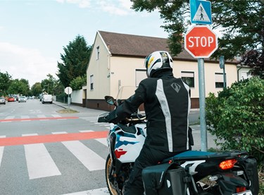 Motorradfahren lernen - sicheres Abbiegen aus dem Stand
