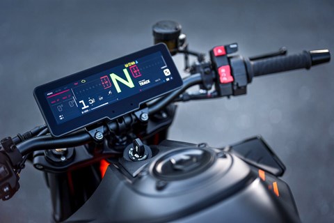 Größer, besser, schärfer: Neues KTM 8,8 Zoll TFT-Display