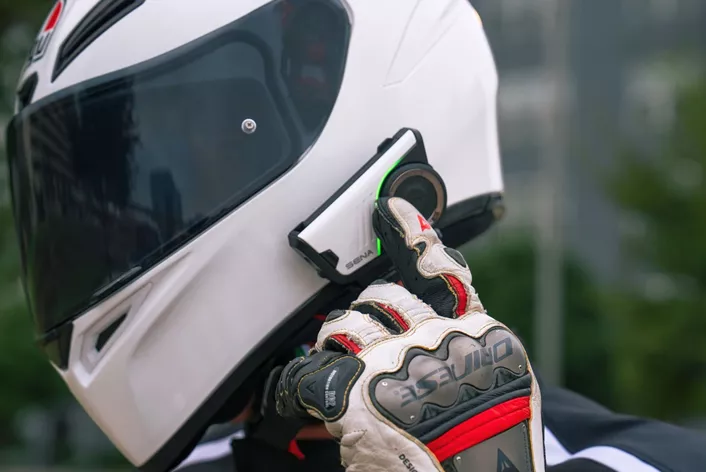 SENA predstavlja novi vrhunski model SENA 60S. Ovaj interkom je prvi te vrste koji integriše inovativnu Wave Intercom tehnologiju, koja omogućava neograničeni domet preko mobilnih mreža.