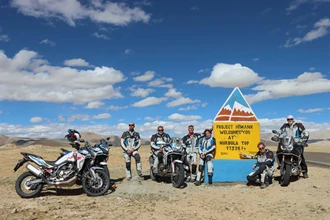 Vier Himalaya-Pässe in acht Stunden: der METZELER KAROO™  Vier Himalaya-Pässe in acht Stunden: der METZELER KAROO™