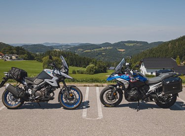 BMW R 1300 GS vs Suzuki V-Strom 1050 - Wer gewinnt?
