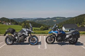 BMW R 1300 GS vs Suzuki V-Strom 1050 - Wer gewinnt? BMW R 1300 GS vs Suzuki V-Strom 1050 - Wer gewinnt?